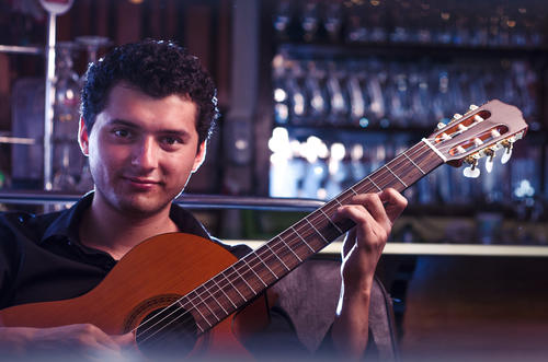 La guitarra ac&uacute;stica es la preferida de Sergio Zepeda