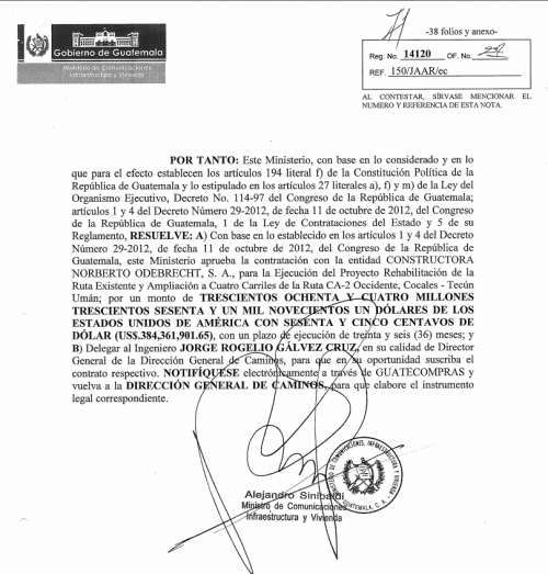 Alejandro Sinibaldi, en su calidad de ministro de Comunicaciones, firmó la aprobación del contrato con la constructora Odebrecht. (Foto: Soy502) 