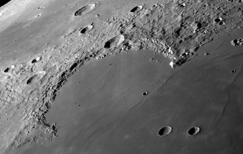 Sinus Iridum es una representativa bah&iacute;a en la cara visible de la Luna