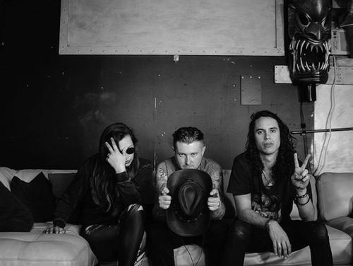 "The Gitas" está formada por Sasha Cheremov en la voz y guitarra, Brittany Maccarello en la batería y el guatemalteco Sal Ramazzini en el bajo. (Foto: VK.com) 