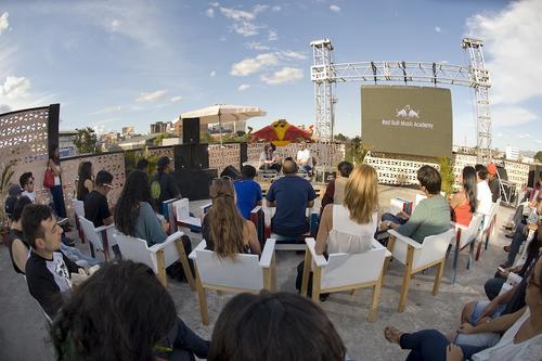 Toy Selectah comparti&oacute; la importancia de rescatar los sonidos latinoamericanos y su experiencia como expositor de la academia en el a&ntilde;o 2010, en Londres, Inglaterra. (Ftoto: J.J. Marroqu&iacute;n) 