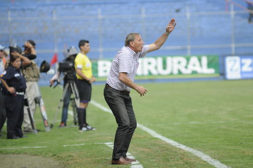 Enzo est&aacute; en los registros dorados de Municipal; bajo su mando consiguieron un pentacampeonato (2006) y un t&iacute;tulo de clubes en Centroam&eacute;rica. (Foto: Archivo/Soy502)