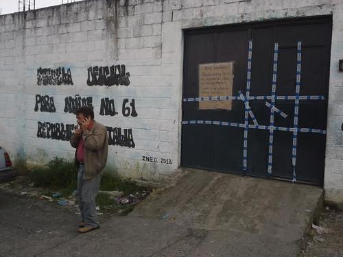 La escuela se ubica en la colonia Santa Faz, zona 6 Chianutla, un lugar asediado por pandillas. 