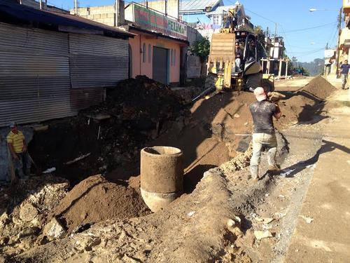 La Constructora y Transportes J.P., S.A. tuvo a su cargo habilitar la calle de El Arco, en Cob&aacute;n. En 2014, la constructora ofreci&oacute; sus servicios a la municipalidad de San Pedro Carch&aacute;. (Foto: Ojo con mi pisto)