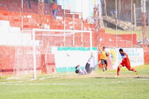 Halcones venci&oacute; 1-0 a Guastatoya, en el estadio Comunal de la Mesilla. (Foto: Dany Castillo)