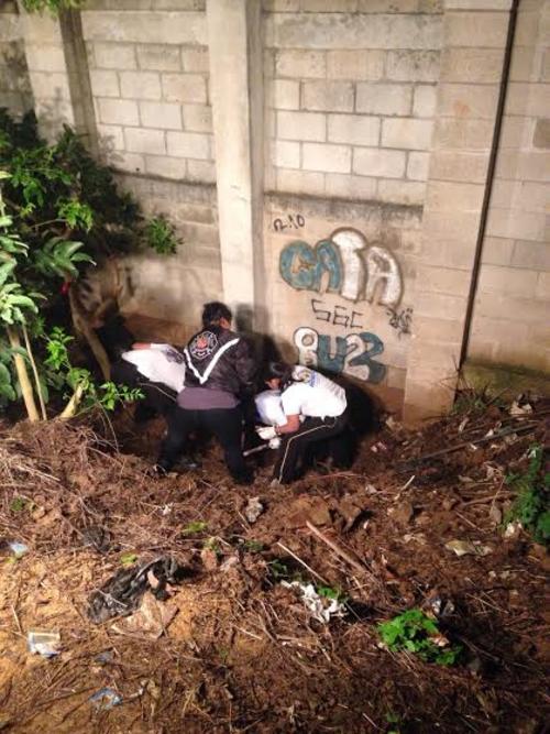 El cuerpo de la ni&ntilde;a fue encontrado en una parte vac&iacute;a de la Escuela Rep&uacute;blica de Italia, en Santa Faz, Chinautla. (Foto: MP) 