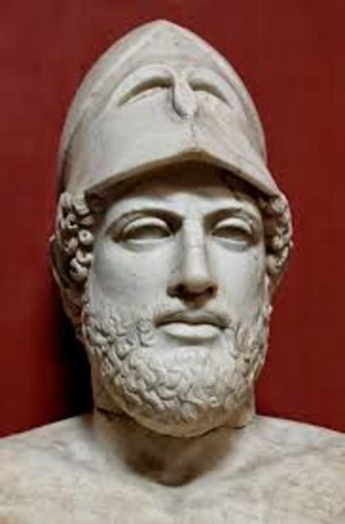 Pericles fue un influyente pol&iacute;tico en los momentos de la edad de oro, se le conoc&iacute;a tambi&eacute;n como el Ol&iacute;mpico. 