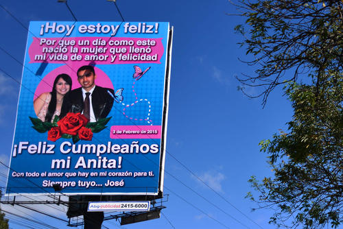 La valla publicitaria mide 108 metros cuadrados. (Foto Jesús Alfonso/Soy502)