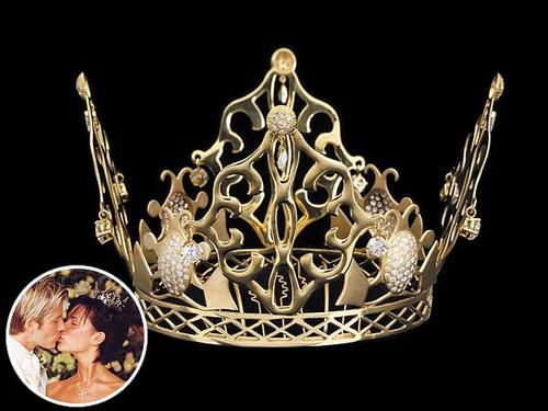 Tiara de oro de 18 quilates y diamantes que Victoria Beckham que se vender&aacute; en Londres el pr&oacute;ximo 5 de diciembre en una subasta de joyas. 