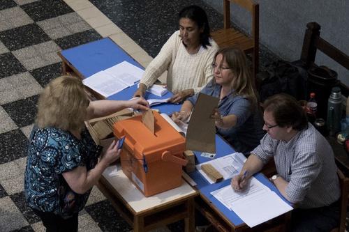 Más de dos millones de personas votaron este domingo en Uruguay para elegir al sucesor de "Pepe" Mujica. (Foto: AFP)