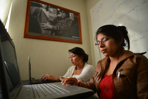 Las mujeres tambi&eacute;n tiene un espacio para aprender a desarrollar para la plataforma Drupa. (Foto: Wilder L&oacute;pez/Soy502)