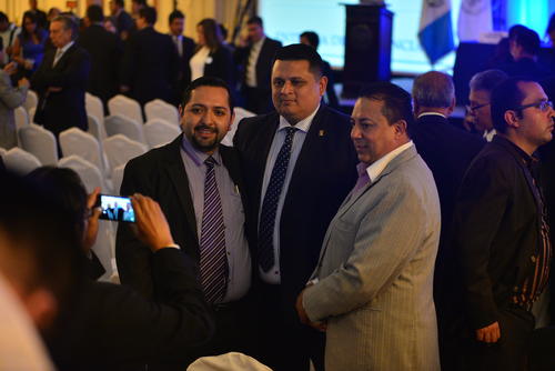 Los 158 diputados electos recibieron su credencial que adjudica su curul para los pr&oacute;ximos cuatro a&ntilde;os. (Foto: Wilder L&oacute;pez/Soy502)