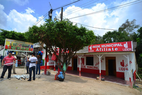 La sede del partido Lider es la m&aacute;s grande de todas. Se encuentra en la calle principal, frente al mercado local. (Foto: Wilder L&oacute;pez/Soy502)