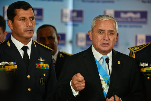 El mandatario pidió que no se generalice por "uno o dos, o cinco o seis" militares señalados por corrupción. (Foto: Wilder López/Soy502)