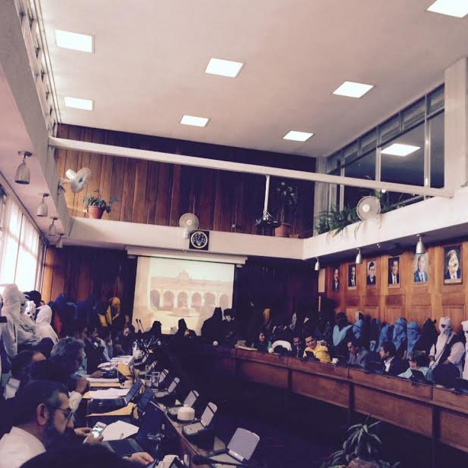 Autoridades del Consejo Superior Universitario y miembros del Comit&eacute; de Huelga de Dolores acordaron en que no realizar&aacute;n cobros de parqueos a estudiantes en la USAC. (Foto: CSU)&nbsp;