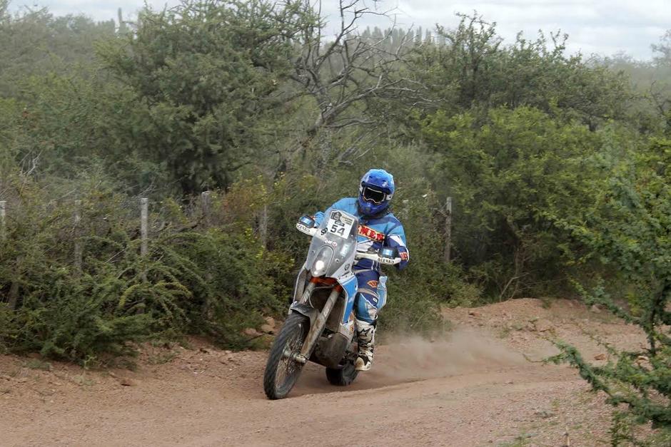 El piloto guatemalteco Francisco Arredondo en plena acci&oacute;n en el Rally Dakar 2015. (Foto: Francisco Arredondo)