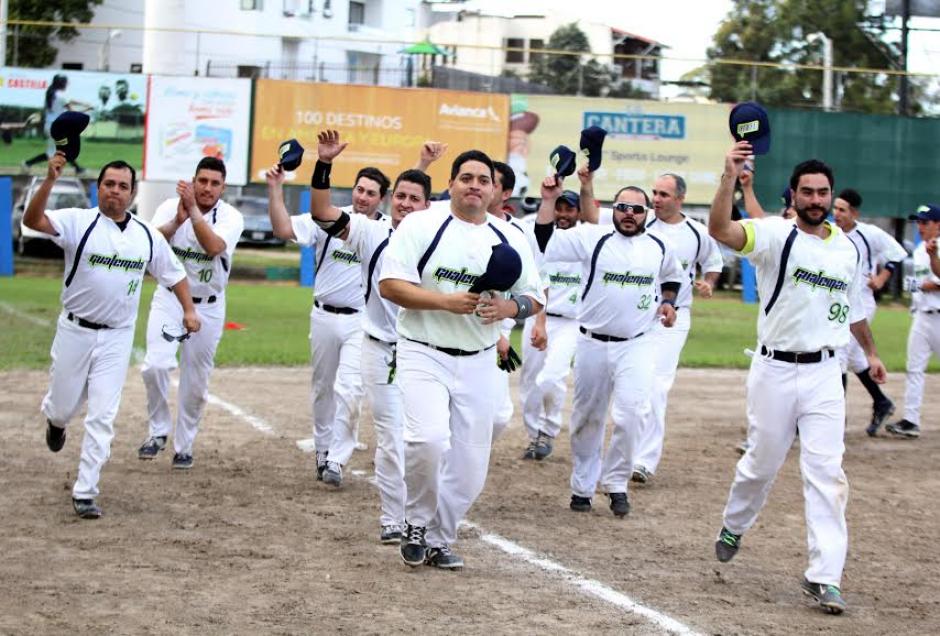 La novena guatemalteca&nbsp; se corona campeona del Centroamericano de Softbol mayor. (Foto: CDAG)
