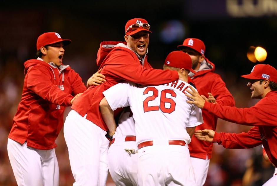 Los jugadores de los Cardenales de San Luis festejan, tras eliminar a los Dodgers en la Liga Nacional. (Foto: AFP)