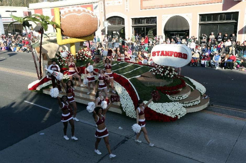 La Universidad de Stanford desfila en el 125 Desfile de las Rosas en Pasadena, California. (Foto: AFP)