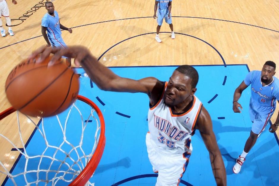 Kevin Durant &nbsp;anot&oacute; 42 puntos en el juego entre los Thunder y los Clippers, a&uacute;n as&iacute; su equipo cay&oacute; ante los de Los &Aacute;ngeles. (Foto: AFP)