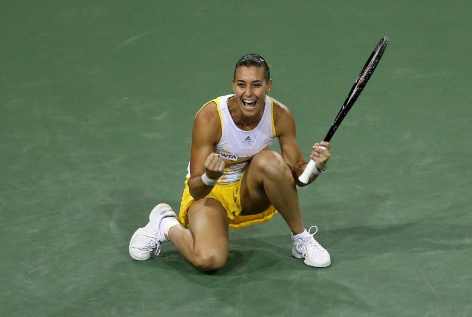 La tenista italiana Flavia Pennetta festeja, tras conseguir el t&iacute;tulo en Indian Wells. (Foto: AFP)