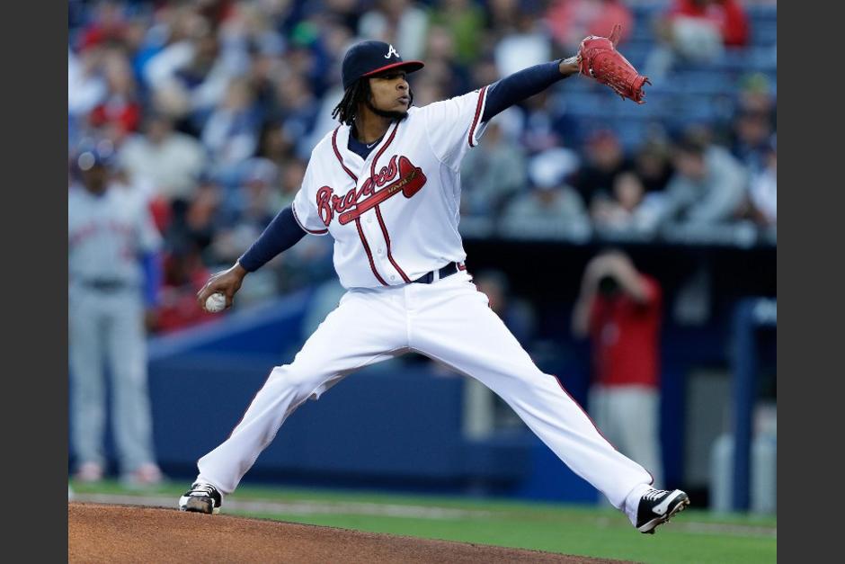 Ervin Santana se impuso desde el mont&iacute;culo y le dio el triunfo a los Bravos de Atlanta. (Foto: AFP)
