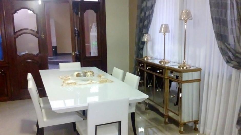 Algunas propiedades incautadas a pandilleros cuentan con finos acabados.  (Foto: AFP/ATIC)