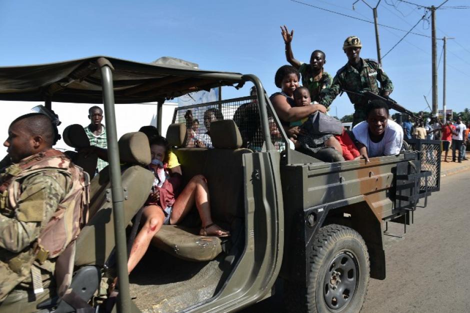 Visitantes del balneario y de zonas aleda&ntilde;as fueron evacuados. (Foto: AFP)