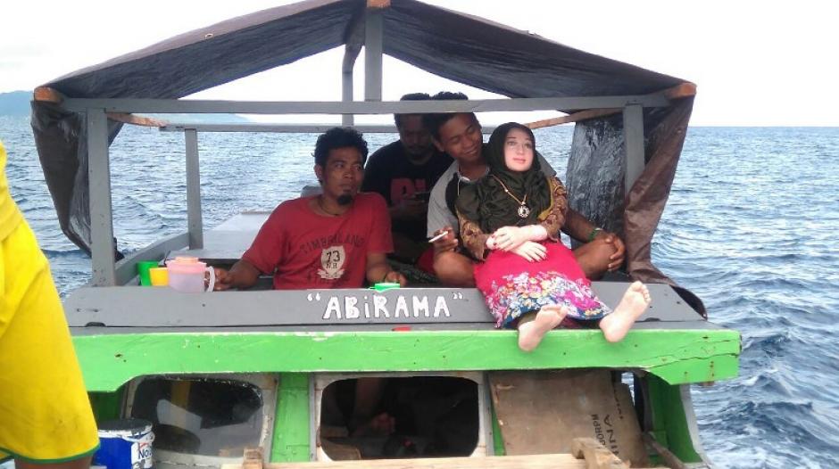 Un pescador de Indonesia confundió a una muñeca sexual con un ángel. (Foto: AFP)