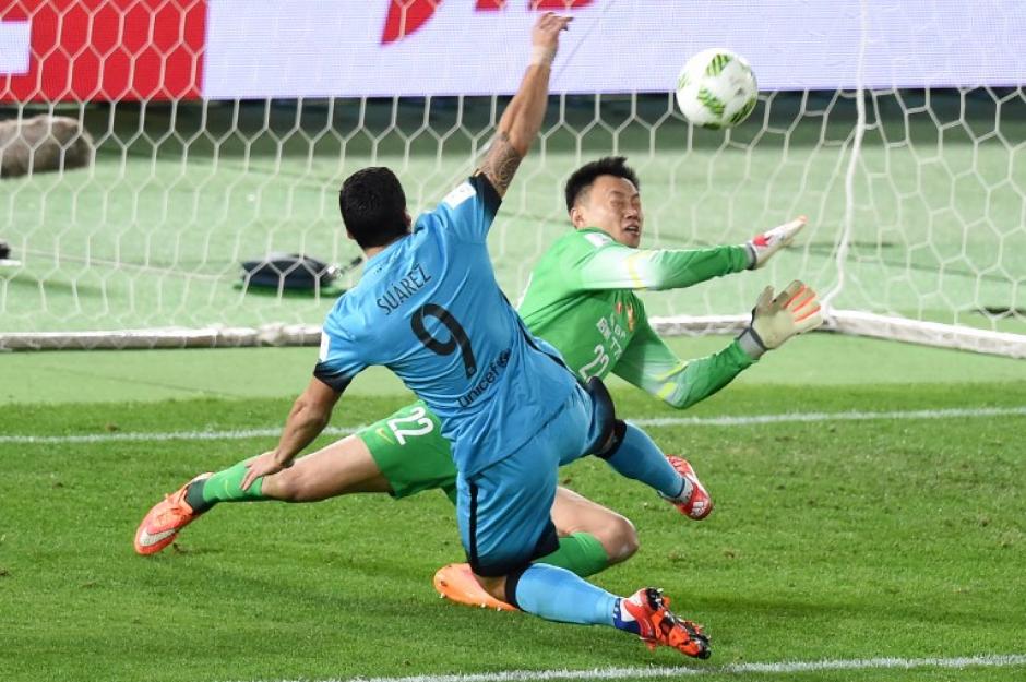 Un triplete de Luis Su&aacute;rez le dio al Barcelona el pase a la final del Mundial de Clubes. (Foto: AFP)