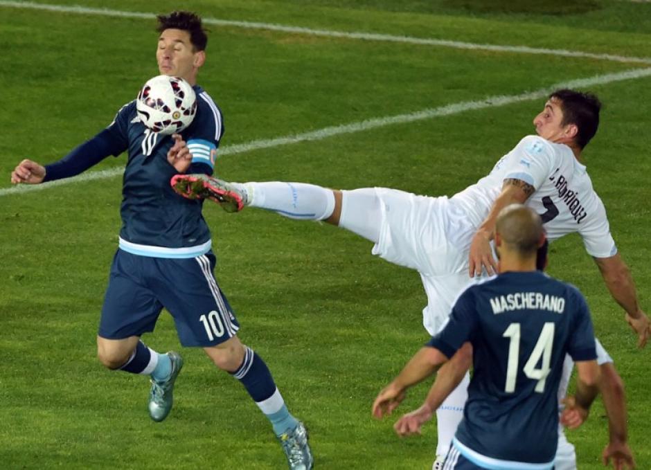 El juego fuerte es una de las constantes de la Copa Am&eacute;rica. (Foto: AFP)