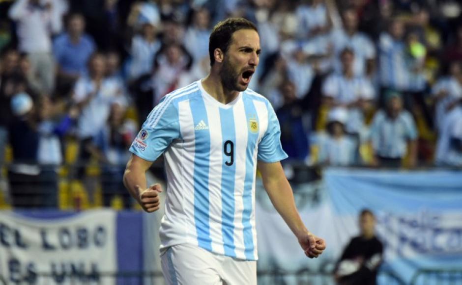 Higua&iacute;n puso el &uacute;nico tanto del juego entre Argentina y Jamaica. (Foto: AFP)