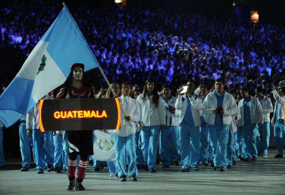 La delegaci&oacute;n de Guatemala llega durante la ceremonia de inauguraci&oacute;n de los Juegos Panamericanos 2015 en el Rogers Centre en Toronto, Ontario, el 10 de julio de 2015. (Foto: AFP/ HECTOR RETAMAL)