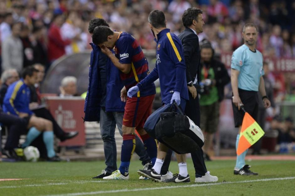 Luis Su&aacute;rez se lesion&oacute; y podr&iacute;a perderse la Copa Am&eacute;rica Centenario con Uruguay. (Foto: AFP)