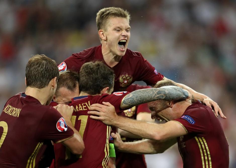 Glushakov empat&oacute; para Rusia en los &uacute;ltimos suspiros del partido. (Foto: AFP)