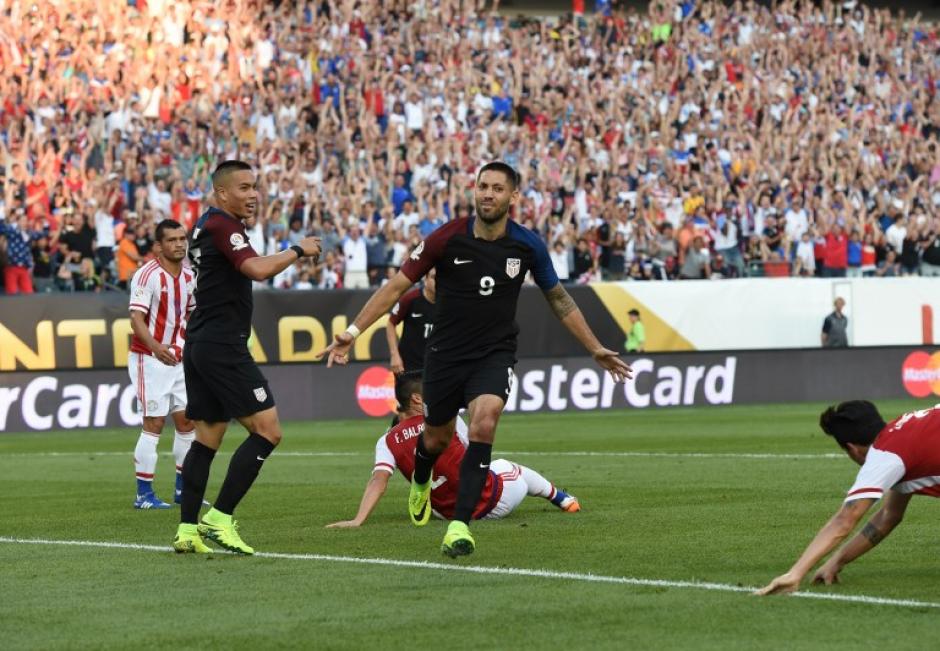 Clint Dempsey anot&oacute; el gol de los Estados Unidos de la clasificaci&oacute;n a la siguiente ronda. (Foto: AFP)