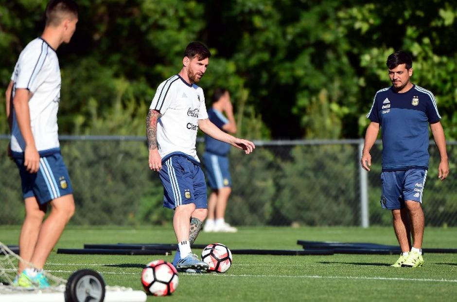Messi volver&aacute; a la alineaci&oacute;n titular de Argentina que buscar&aacute; las semifinales. (Foto: AFP)