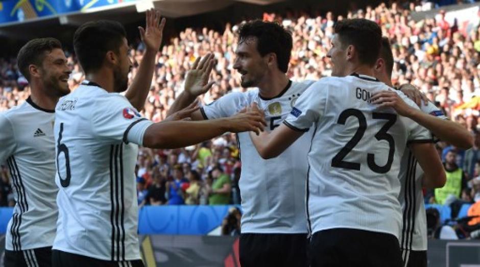 Alemania se clasific&oacute; a los cuartos de final y espera rival que podr&iacute;a ser Espa&ntilde;a o Italia. (Foto: AFP)