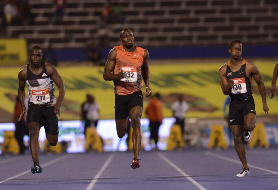 Usain Bolt durante las pruebas en las que se lesion&oacute;. (Foto: AFP)