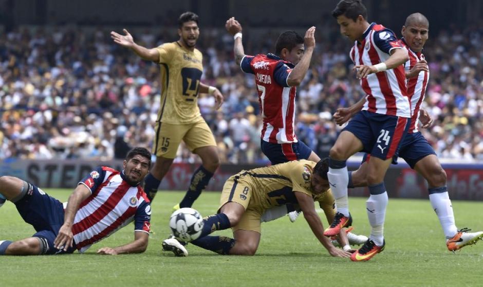 Pumas inici&oacute; con triunfo en la Liga MX, derrotando a Chivas. (Foto: AFP)