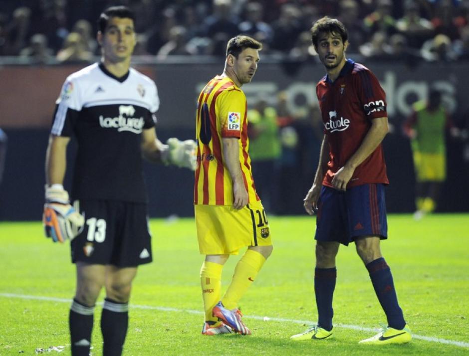 Leonel Messi y el FC Barcelona se fueron de Pamplona con un amargo empate. (AFP)
