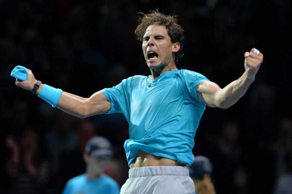 Rafael Nadal festeja euf&oacute;rico, tras vencer&nbsp;al suizo Stanislas Wawrinka en el torneo de Maestros 2013. (Ben Stansall/AFP)