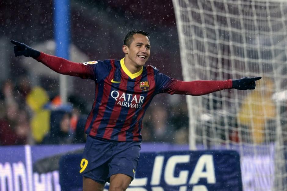 El chileno Alexis Sánchez anotó un doblete en el último juego de Copa del Barcelona, equipo que enfrentará a la Real Sociedad en las semifinales. (Foto: Lluis Gene/AFP)