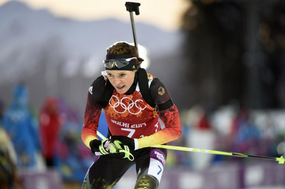 La biatleta alemana Evi Sachenbacher-Stehle durante la prueba de relevo mixto en Sochi. (Foto: AFP)