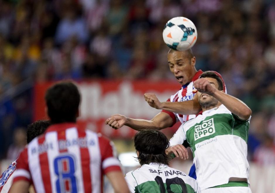 El zaguero Joao Miranda marc&oacute; el primer gol del Atl&eacute;tico de Madrid. (Foto: AFP)