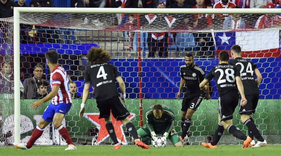 Schwarzer fue el sustituto de Cech, quien se lesion&oacute; en el primer tiempo y tuvo que dejar la porter&iacute;a. (Foto: AFP)