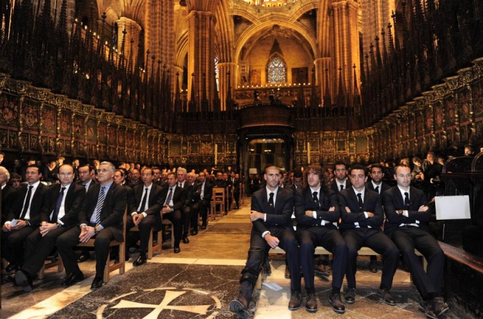 M&aacute;s de 1,500 personas llegaron a la misa de despedida de Vilanova. (Foto: AFP)