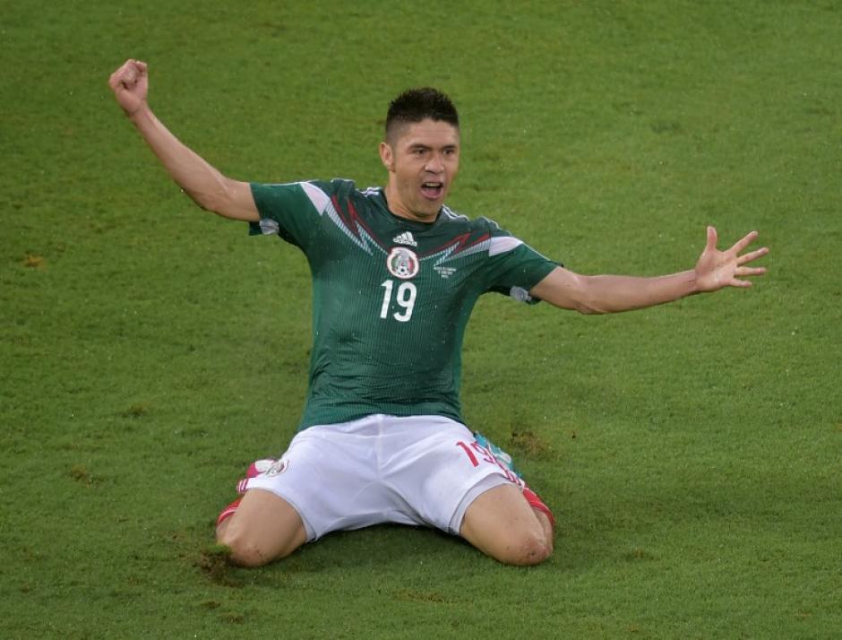 Oribe Peralta festeja tras marcar el &uacute;nico gol del partido en el triunfo mexicano sobre Camer&uacute;n. (Foto: AFP)
