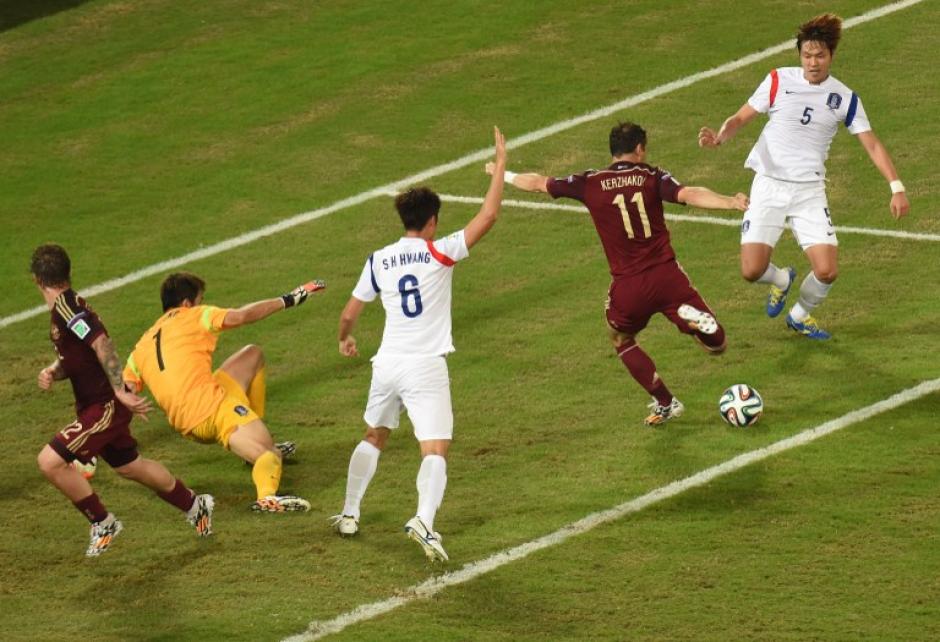 El momento en el que los rusos consiguen el gol del empate. (Foto: AFP)