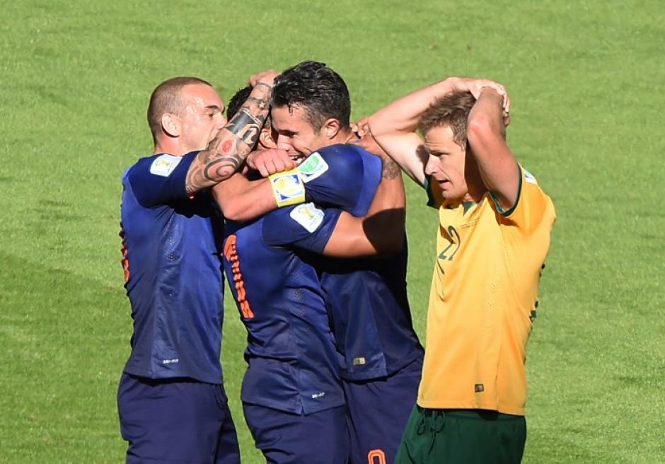 Los holandeses festejan el tercer gol frente a Australia. Holanda gan&oacute; 3-2. (Foto: AFP)